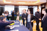 会议签到，嘉宾陆续到场，共享行业盛会